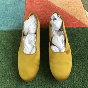 Super cute VINCE satin yellow flats! Sz 9